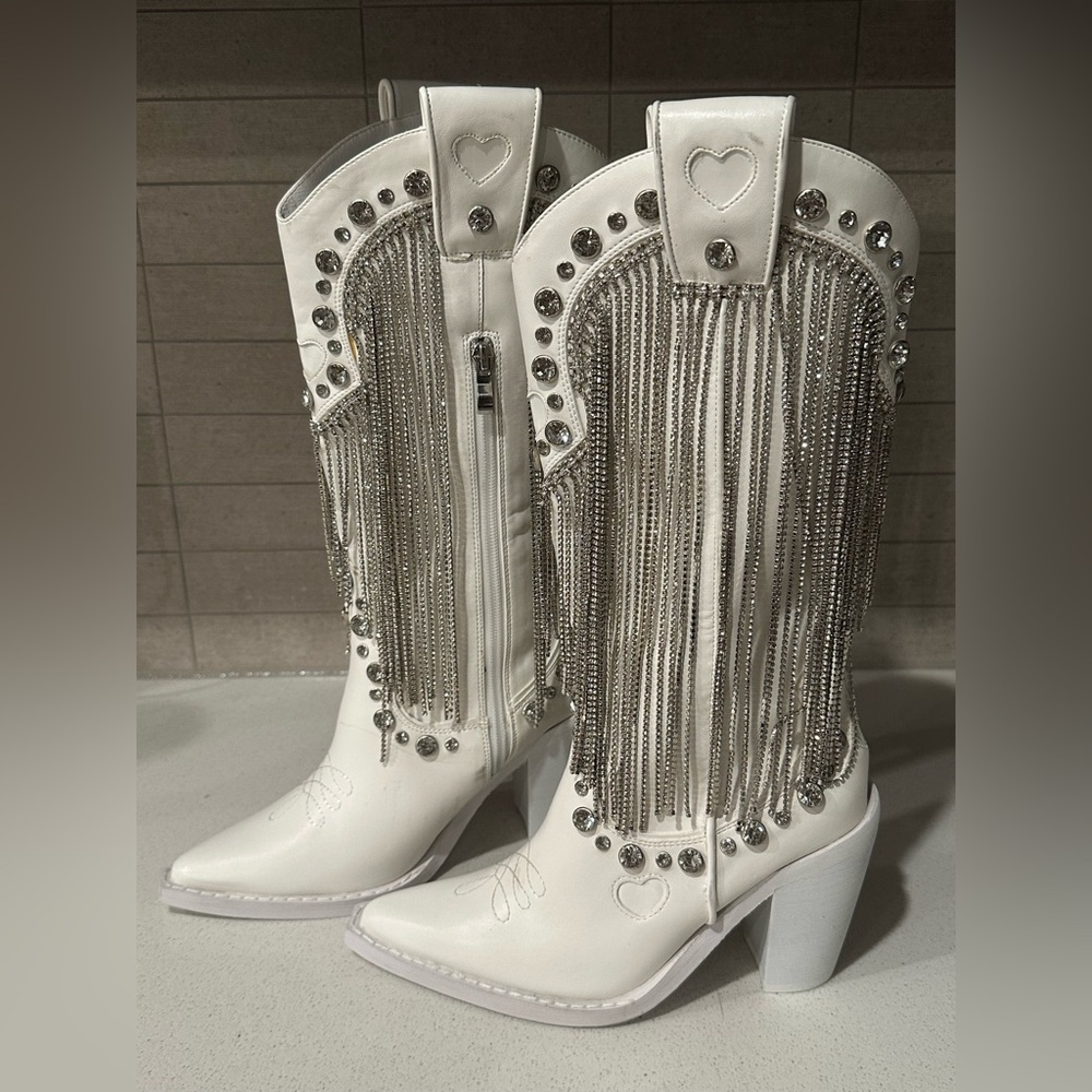NWOB- Sugar Thrillz - White Rhinestone boots - size 6